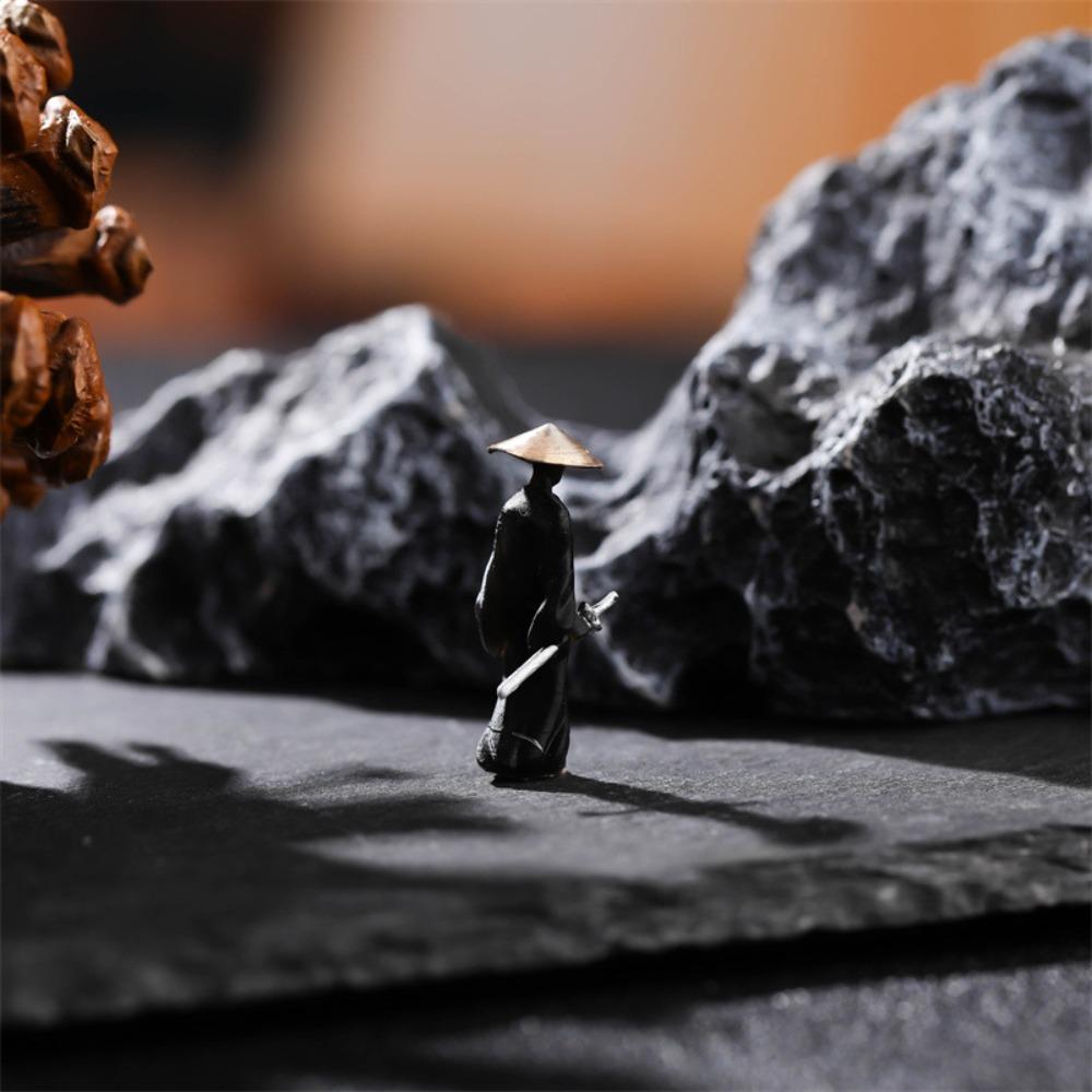 Miniatures Cool Kung Fu Swordsman Figure Black White Mini Ornaments Sand Table Layout Plant Decoration