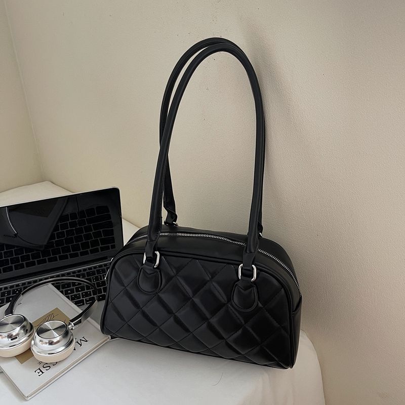Niche Design Rhombus Shoulder Bag Premium Sense Spice Girl Underarm Bag Versatile Commuter Large Capacity Tote Bag