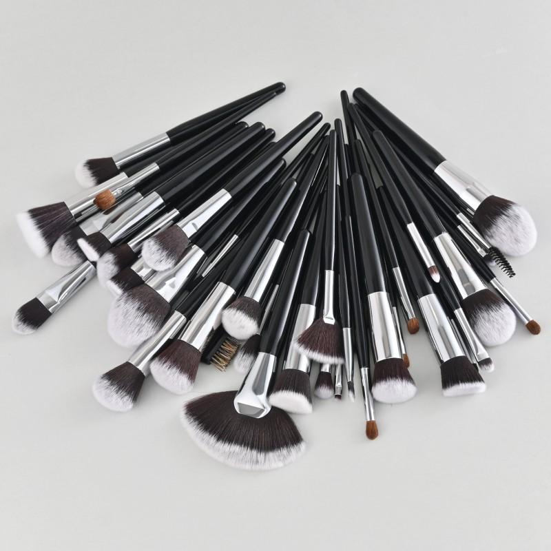 12-Piece Professional Makeup Brush Set With Horse Hair Synthetic Bristles Long Wooden Handle Eye Shadow Brushes Beginners
