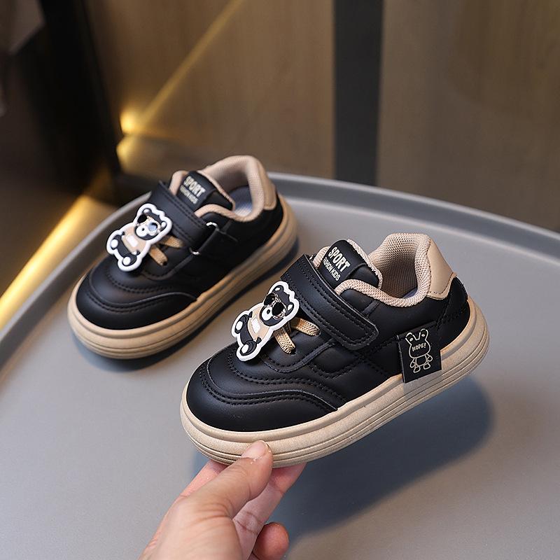 Frühlings- und Herbst-Jungen- und Mädchen-einfarbige, vielseitige Cartoon-Sportschuhe mit weicher Sohle