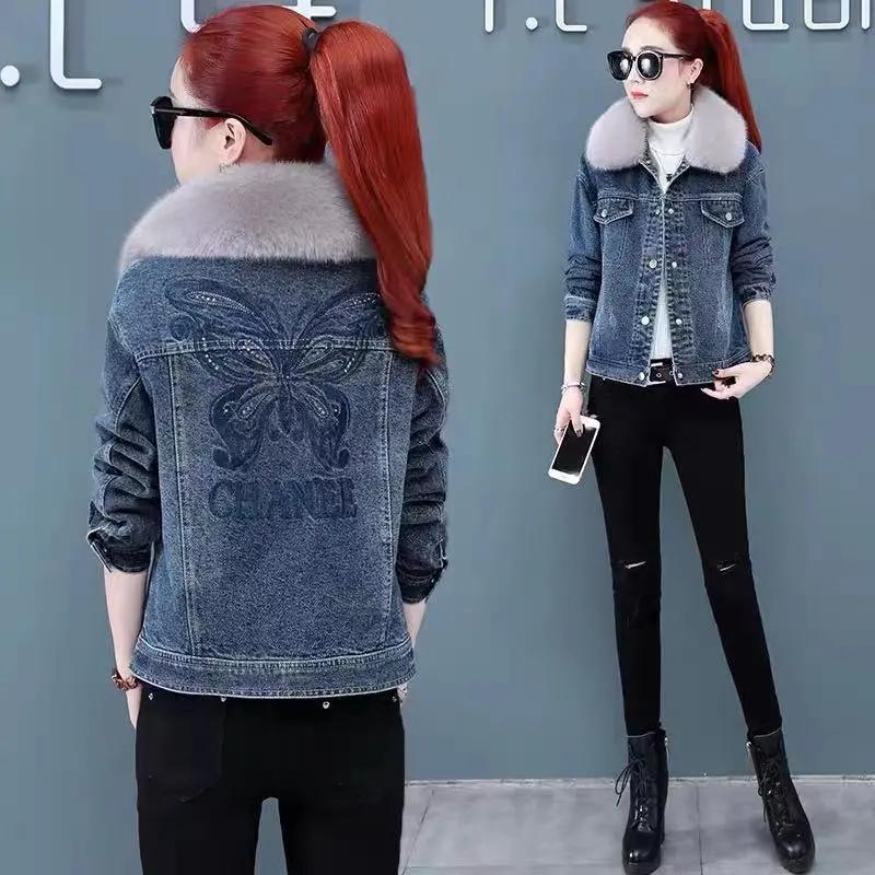 

Женская утепленная джинсовая куртка-шорт с отстегивающимся меховым воротником XXS