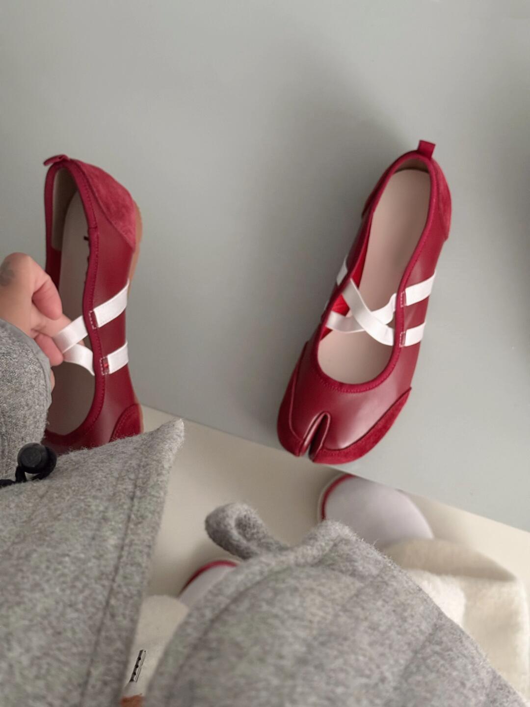 

Sheepskin version~ New super soft leather red shoes ballet pig s feet split-toed women s shoes Mary Jane shoes women s flats 35