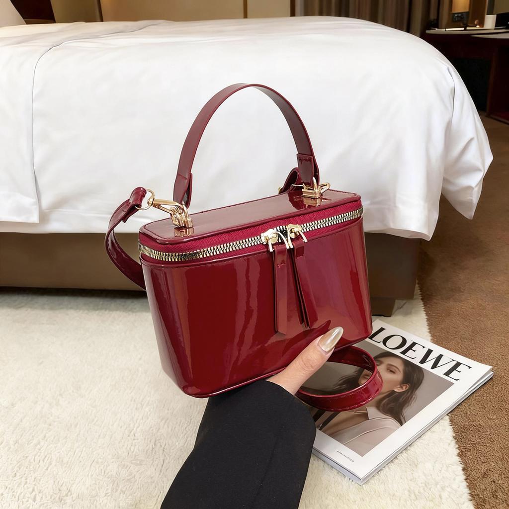 Fashionable Retro Women Shoulder Bags Solid Color PU Strap Large Capacity Internal Pocket Waterproof Shoulder Bag for Daily Use