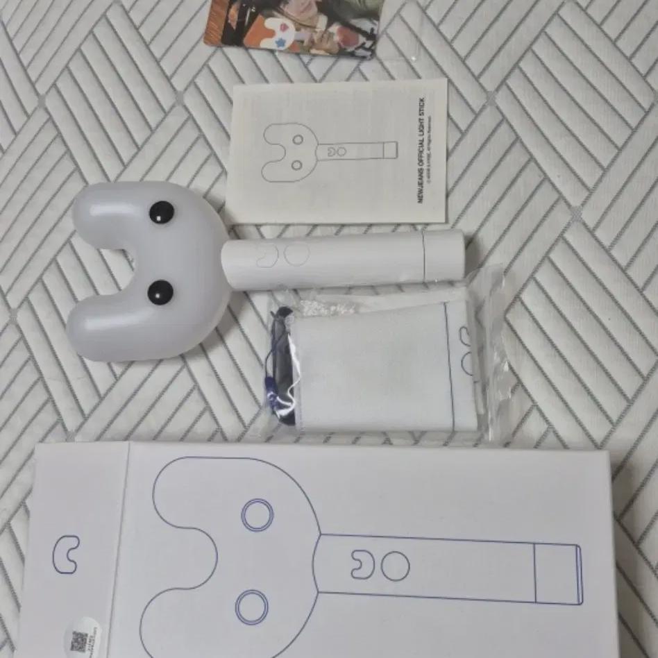 

Полная конфигурация, включая официальный лайтстик New Jeans, Bing Ki Bong, Poca