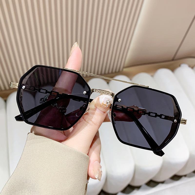 Cute Square Designer Sunglasses Women Men Metal Frame Trendy Sun Glasses Female Male Brand Fashion