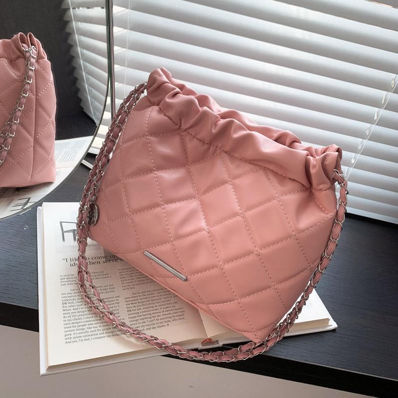 Stylish Large Capacity Soft Leather Diamond Stitch Thread Texture Commuter Shoulder Bag For Women 2023 Summer Korean Version Bucket Bag Fashion