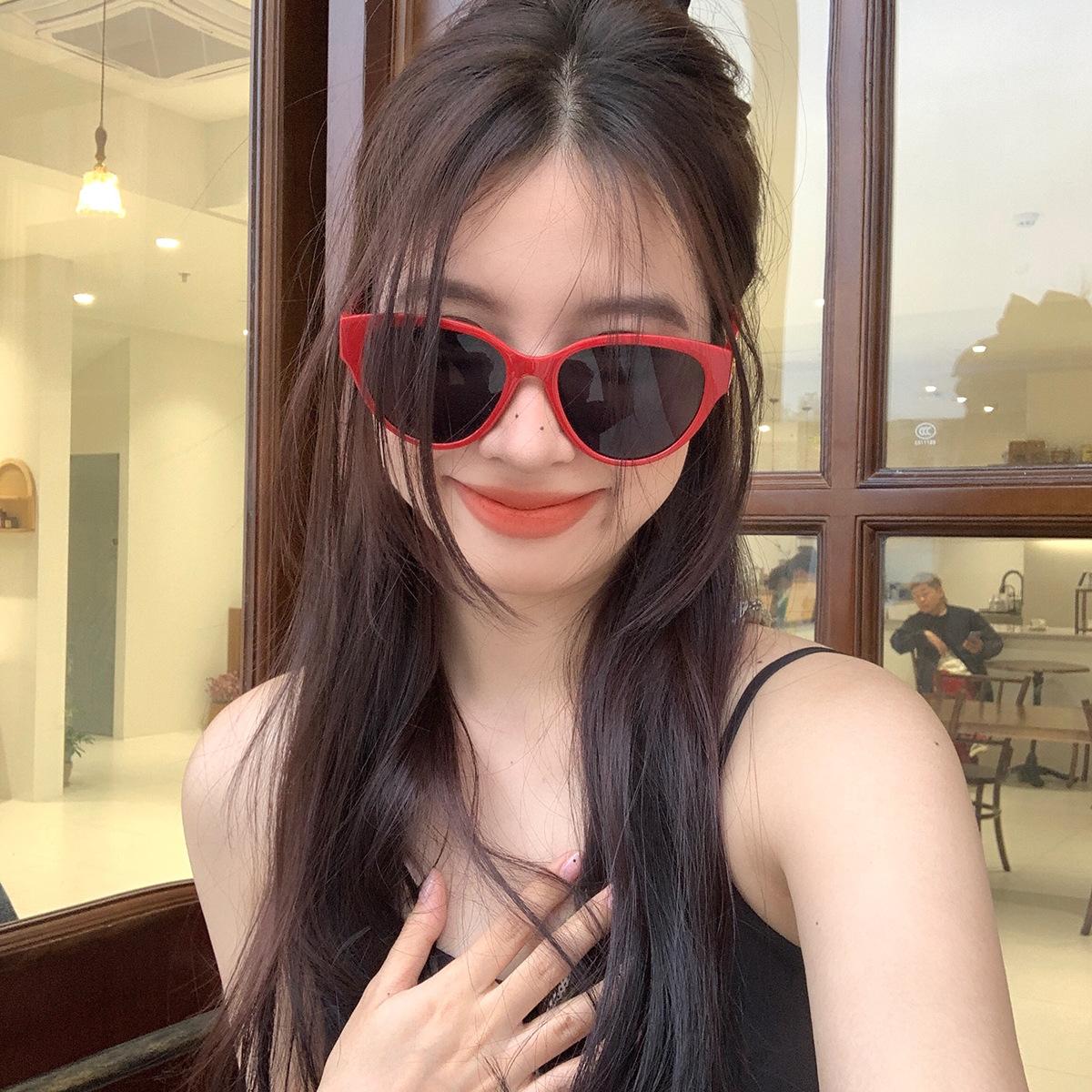 

Luxurious Cat Eye Sunglasses Female Round Retro Brand Design Heart Style Sun Eyeglasses Male Shades Women Eyewear MULTI