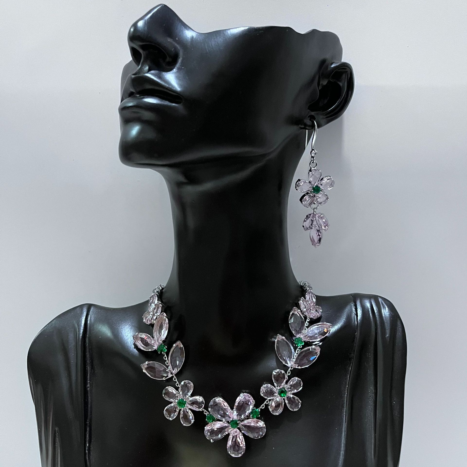 Колье-цветок из циркона в стиле легкой роскоши, Серьги в стиле знаменитостей, Набор оригинального дизайна, Высококачественные серьги.