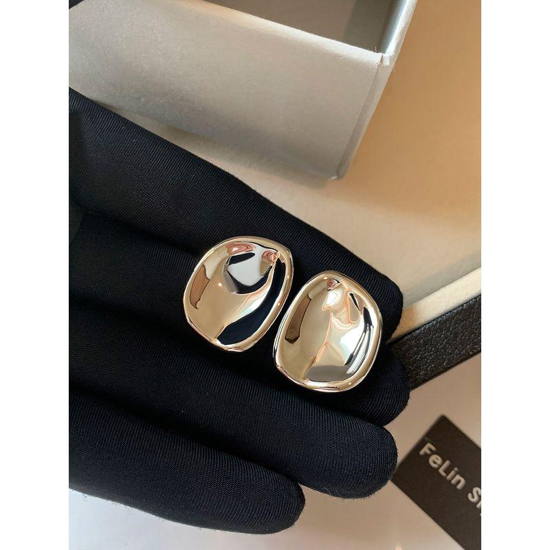 925 Silver Needle European and American Retro Metal Large Earrings for Women, Light Luxury, High-End, Unique and Stylish Gold Earrings Studs