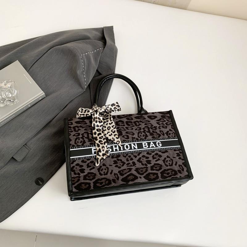 Ins Bag Women's 2025 New Popular Portable Tote Bag Large Bag Large Capacity Shopping Bag Foreign Style Women's Bag