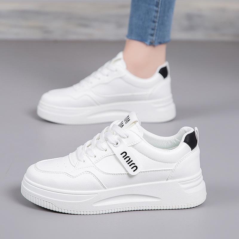 2025 popular spring Korean version of board shoes women's versatile senior sense platform casual shoes student sports non-slip white shoes