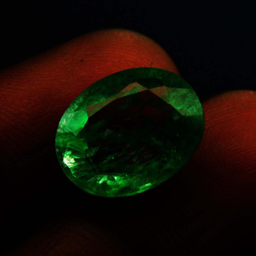 Natural Green Emerald Loose Gemstone Quality Oval Shape 5 ct for Jewelry Making and Gem Collections