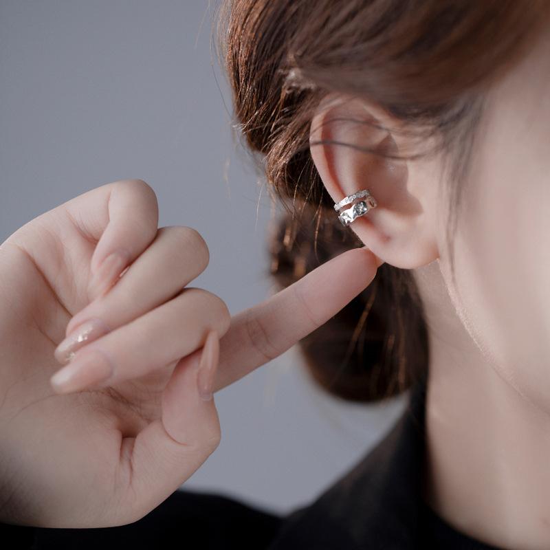 Korean Style Irregular Shiny Gear Ear Cuff, No Piercing Needed, Versatile and Chic for Autumn