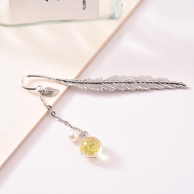 Novelty Dry Flower Bookmark Retro Ball Pendant Book Label For Girls Vintage Jewelry Kids Gift Stationery Book Accessories