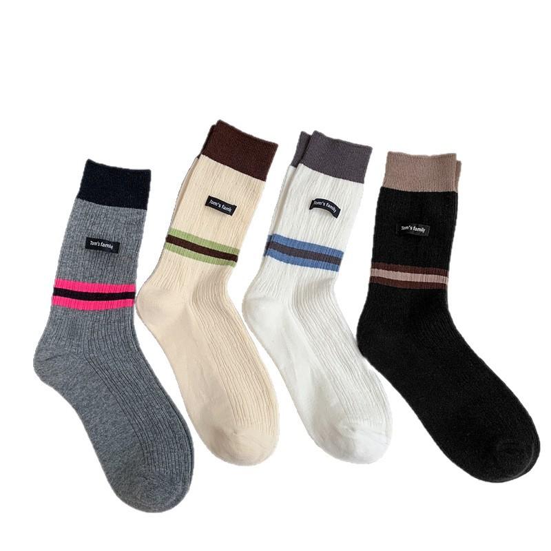 Color-blocking Striped Fabric Label Mid-calf Socks for Women's Trendy, Fashionable and Sporty Outerwear in Autumn and Winter. Pile Socks