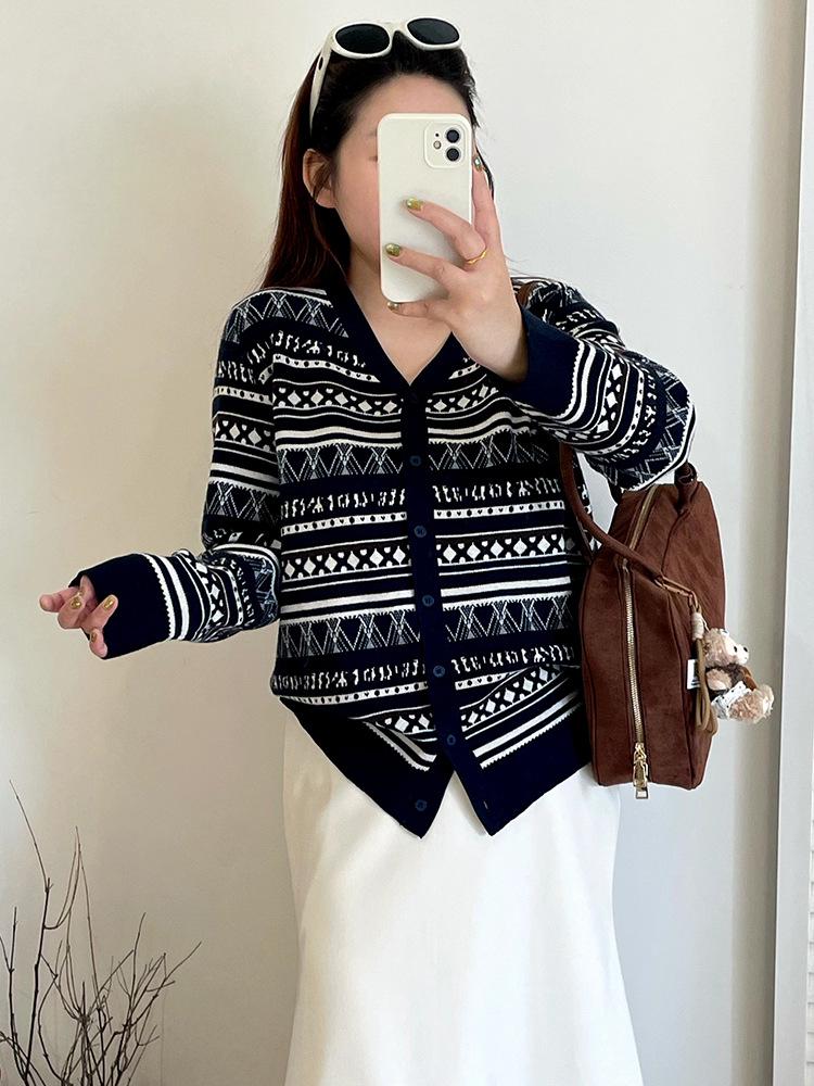 Women's Plus Size Retro Jacquard Knit Cardigan Coat – Loose Casual Winter 2025 Style
