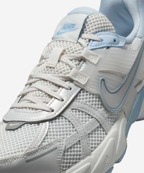 Nike V2K Run W - Platinum Tint: Summit White: Light Smoke Grey FD0736-009