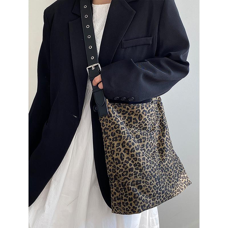 Ielgy Autumn Winter Large-Capacity Tote Bag Premium Leopard Print Shoulder Messenger Bag
