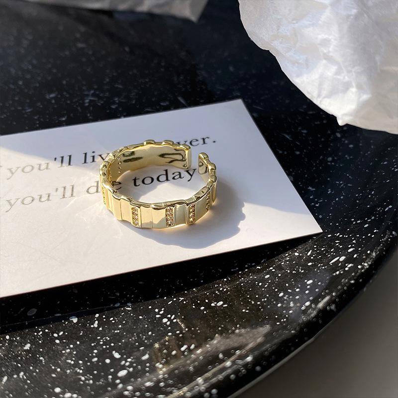 

Adjustable Fashionable White Mother Of Pearl Ring For Women Stylish Geometric Accessory Design J2575