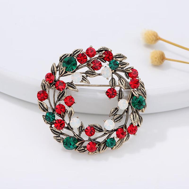 

Christmas Wreath Brooch Set