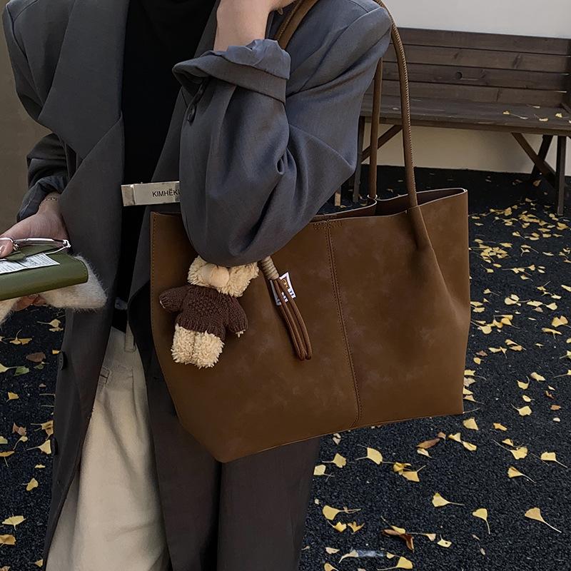

New Autumn Winter Simple Suede Tote Bag Fashi Retro Texture Simple Shoulder Bag Large Capacity Versatile Leisure Commuter Bag