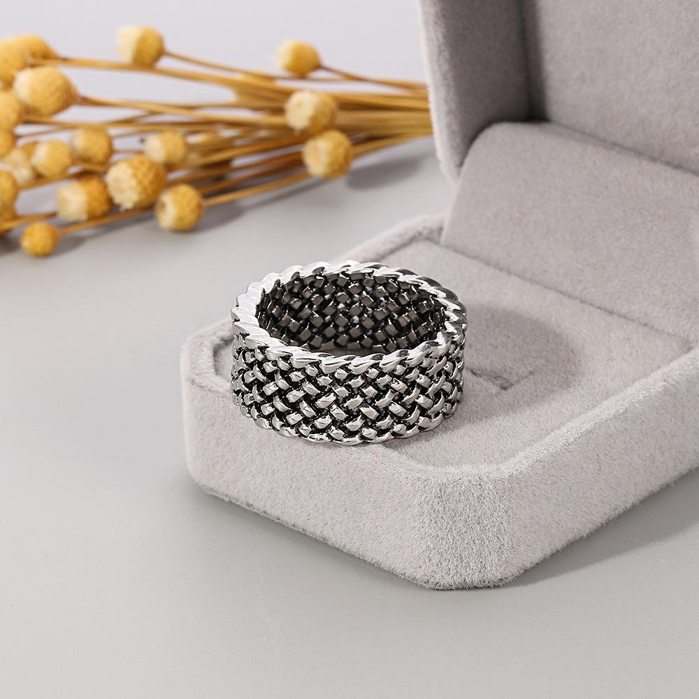 European and American Braided Rings, White K and Black, Trendy Men's Domineering Round Mesh Braided Ring