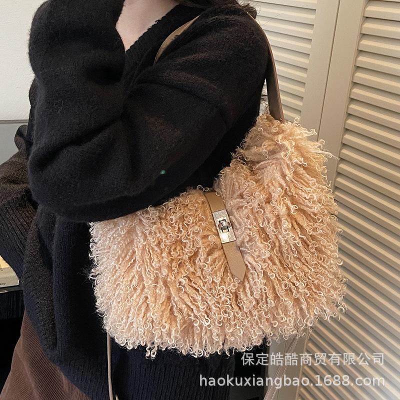 Niche Design Plush Bag Women's 2025 New Messenger Bag Single Shoulder Underarm Bag Autumn and Winter Popular Plush Bag