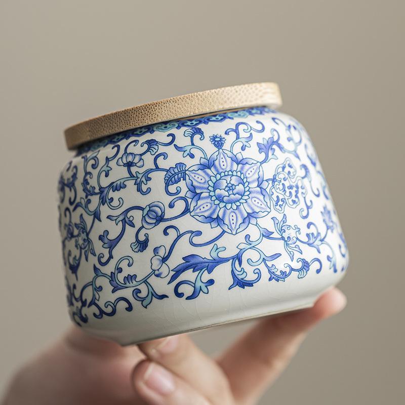 Creative Bamboo Lid Sealed Ceramic Tea Caddy Blue and White Porcelain Mini Storage Jar Coffee Bean Candy Jar Storage Container