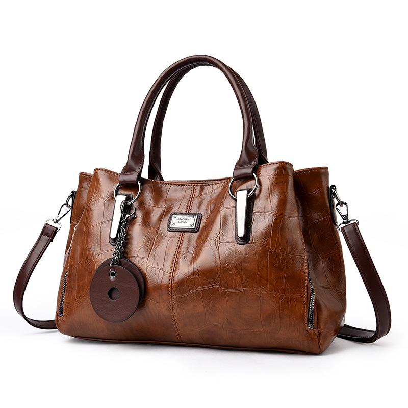 

Новая ретро женская сумка в европейском и американском стиле, сумка через плечо большой вместимости, сумка-подушка женская, ручная, из мягкой кожи, контрастного цвета, трехслойная коричневый