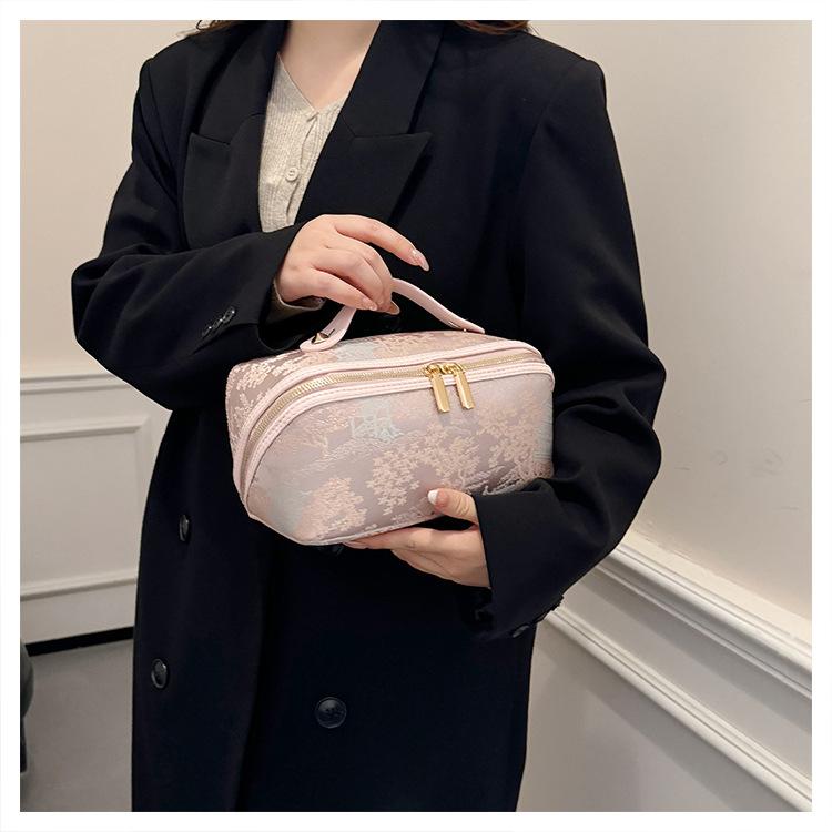 Elegant Vintage Embroidered Makeup Bag Large Capacity Portable and Perfect for Storing Cosmetics and Toiletries Ideal for Travel