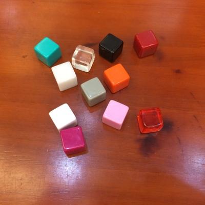 10 Stück 16mm Leere Würfel KTV Würfel Lackfrei Schlicht Gravierbar DIY Poker Würfel Brettspiel Lernwürfel 10 Farben