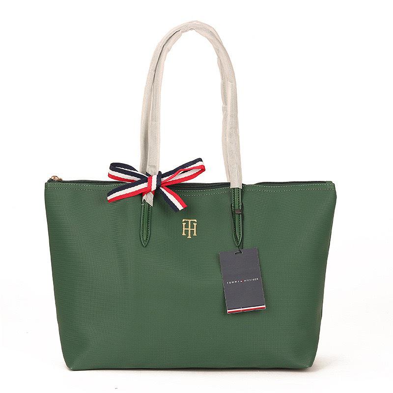 Women's Large-Capacity Lightweight Commuter Bag - Chic and Functional for Outdoor Use