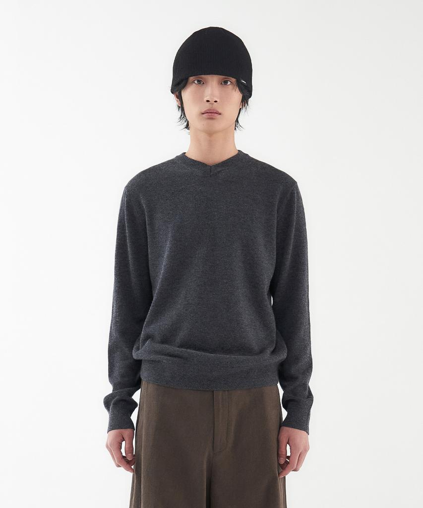 Leondi Fine Merino Wool V-Neck Knit - Charcoal