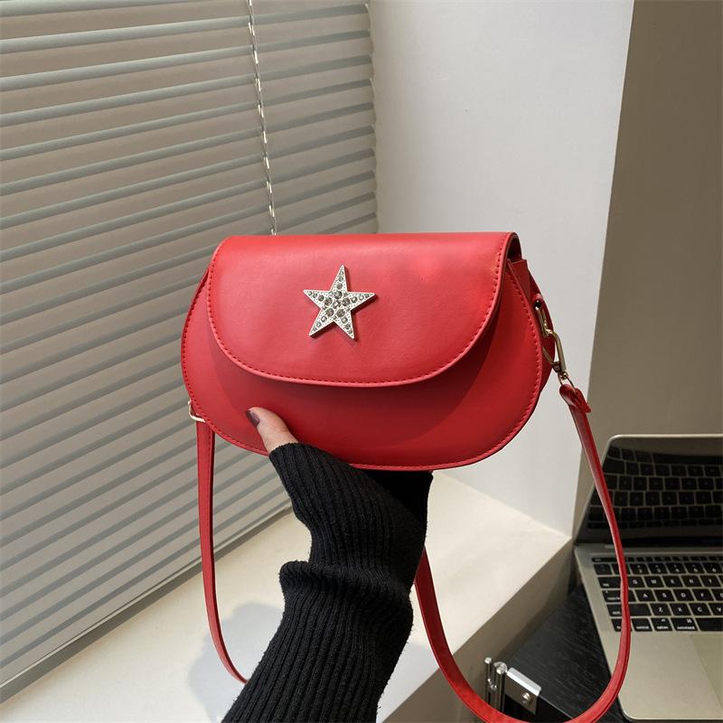 Korean version of casual fashion solid color shoulder bag women's new 2025 summer popular foreign texture niche messenger bag