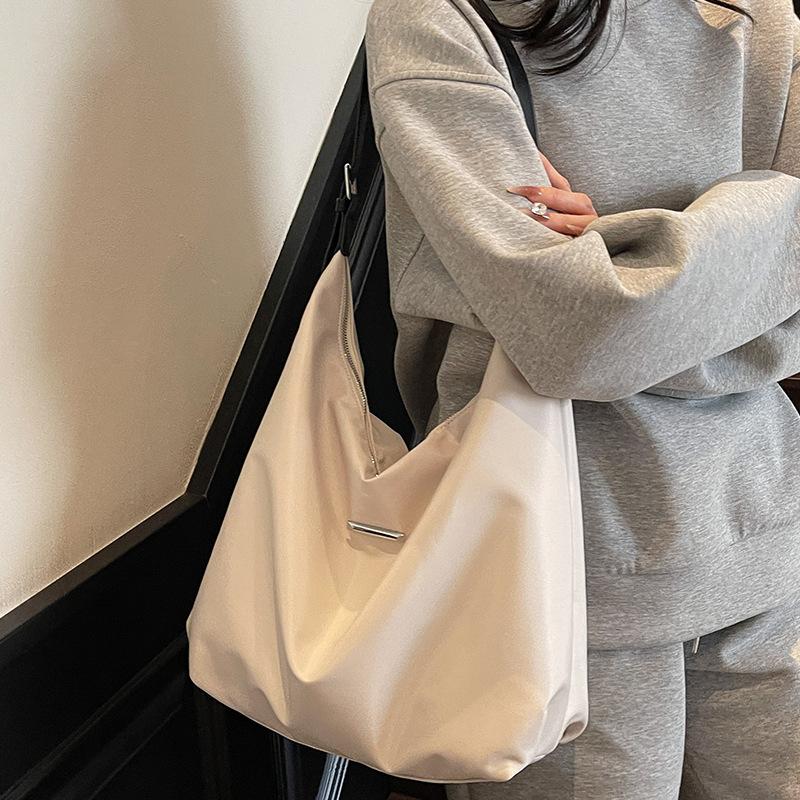 Korean Version of Foreign Style 2025 Leisure Bag, New Large-capacity Oxford Buttot Bag, Female Student Commuting Shoulder Oblique Span Bag