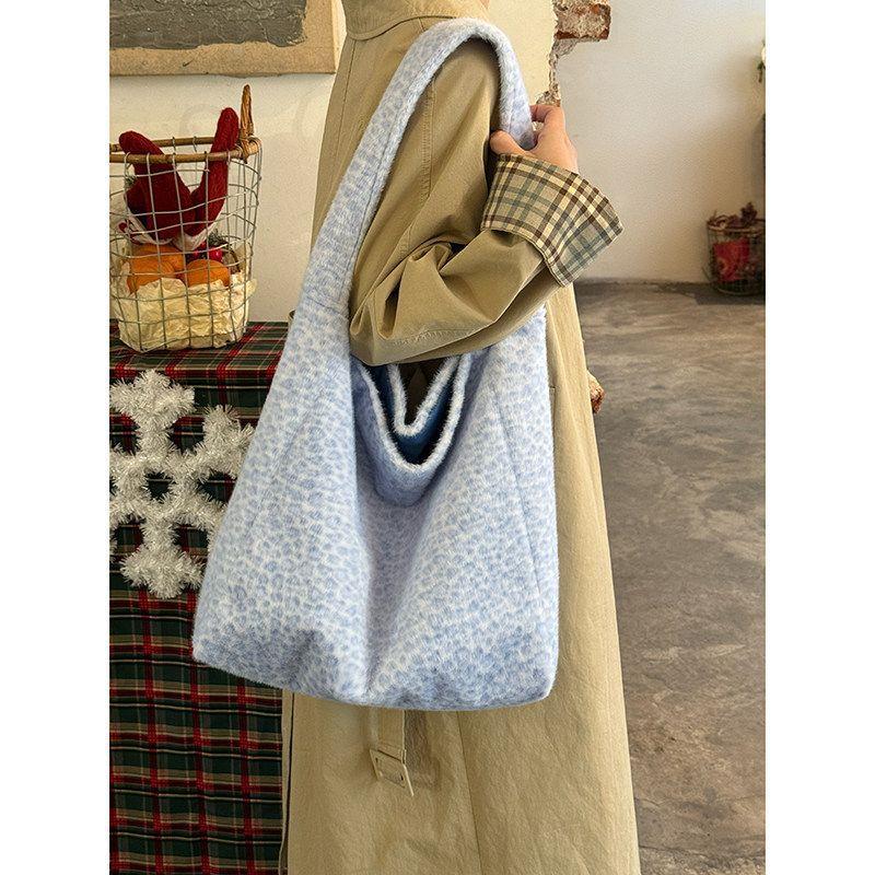 Tote Bag - Large Capacity, Niche Style, Versatile, Crossbody, Underarm Bag, Casual Commuting Bag