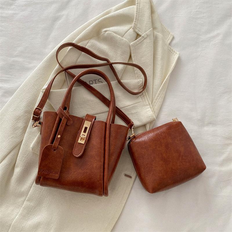 

Large capacity fashion Korean version handbag 2025 spring new versatile ins shoulder messenger bag mother bag women s bag коричневый