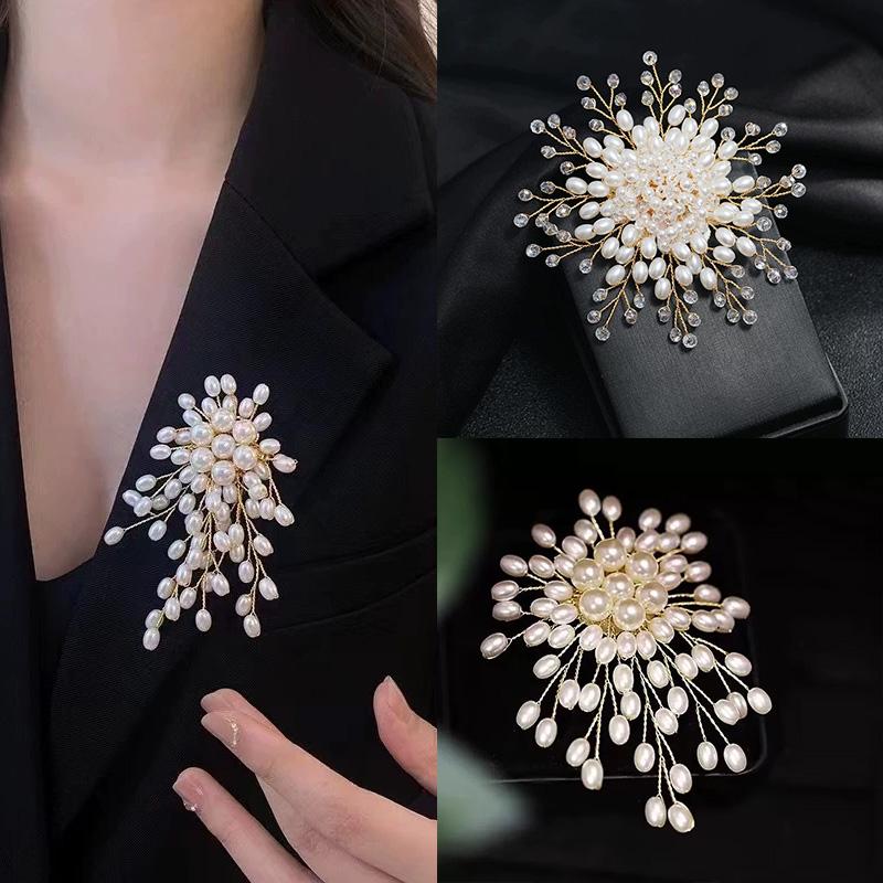 1PC Floral Shape Elegant Coat Accessories Jewelry Luxury Crystal Beaded For Women Girls Hand-woven Brooch Pin Flower Pearl