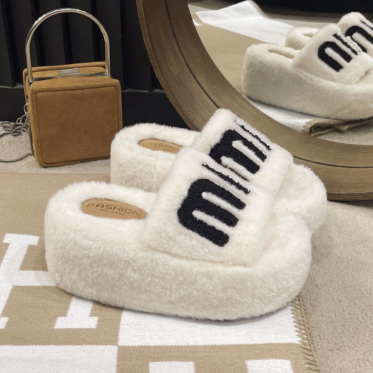 

Модные брендовые пушистые тапочки с толстой подошвой для женщин, новинка 2024 года, замша с надписью «Drag» ~ верхняя одежда для осени и зимы, хлопок Drag 35