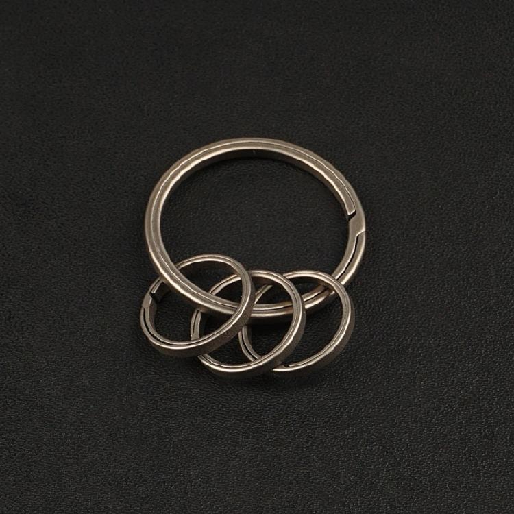 Stylové kulaté dělené kroužky na klíče pro klíčenky Karabina ze slitiny titanu Kroužky na klíčenky