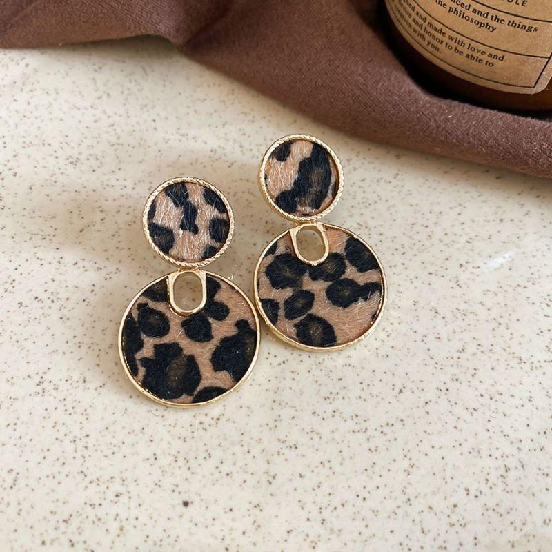 Silver Needle Autumn and Winter Retro Love Fan-shaped Leopard Print Earrings Light Luxury High-end Stud Earrings Niche Maillard Earrings