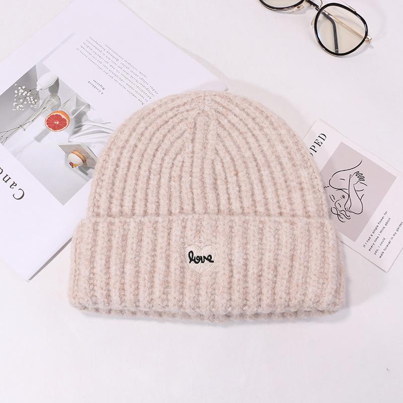 

Вышитая шапка для женщин на осень и зиму, повседневная, универсальная, вязаная шапка, защита ушей и тепло, утолщенная шерстяная шапка, модная и теплая шапка M（56-58cm）