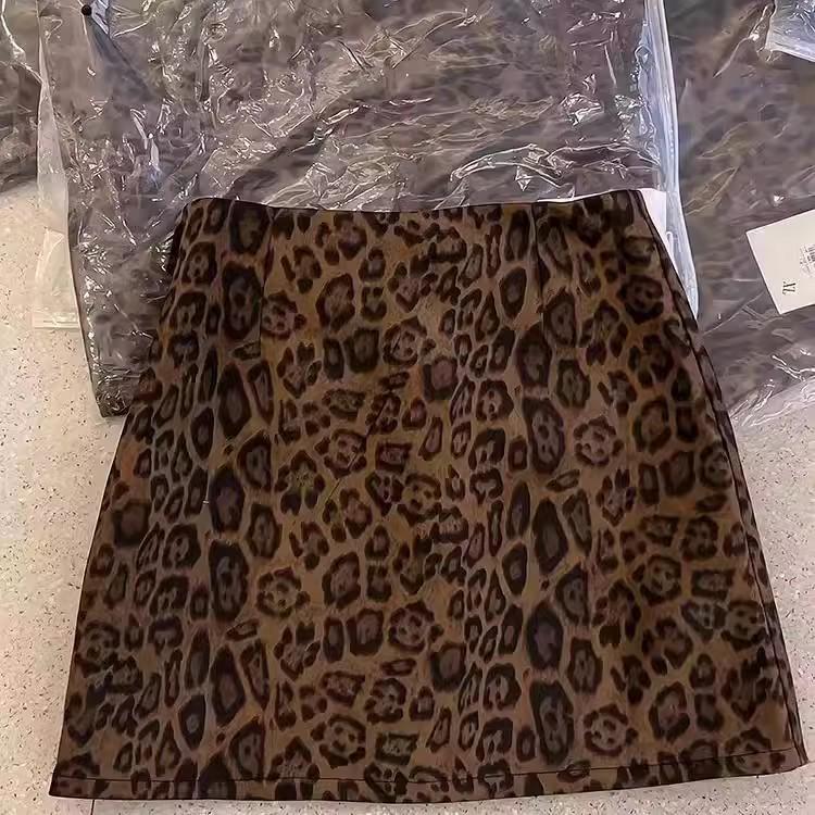 Spicy Retro Leopard Print A-Line Mini Skirt for Women - High Waist, Slimming, Autumn/Winter 2024 Collection