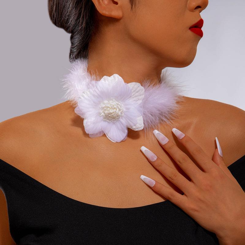 Party short feather collar temperament elegant three-dimensional white flower necklace necklace necklace women