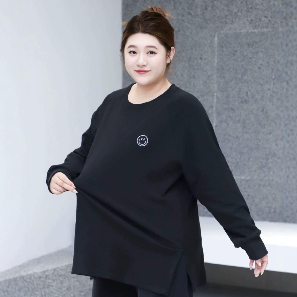 

Winter Korean Style Embroidered Plus Size Round Neck Women s T-shirt 6XL (Recommended weight 240-300 lbs) чёрный
