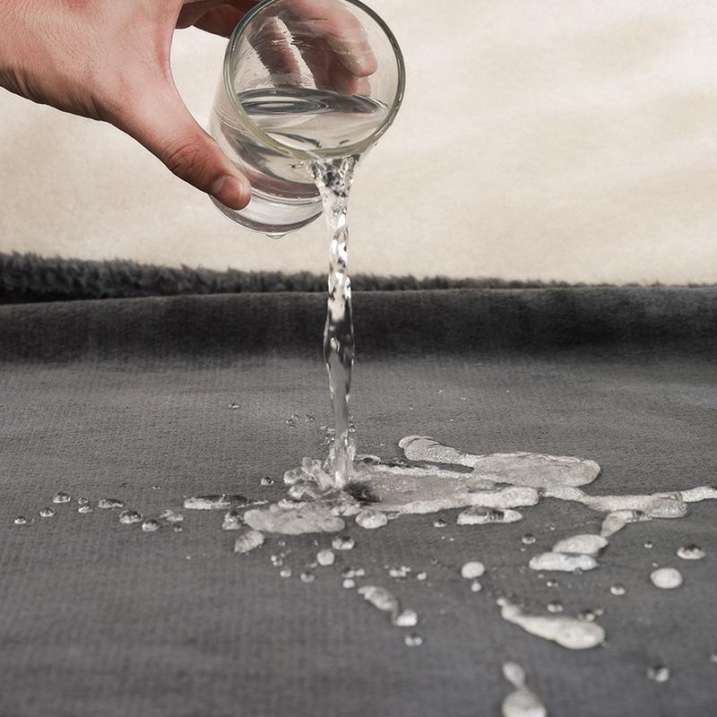 Soft Comfortable Warm Pet Sleeping Blanket Flannel Lambskin Dog Blanket Thicken Waterproof Cats and Dogs Mat Dog Accessories