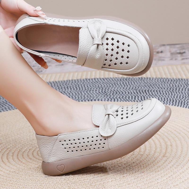 Spring Summer New Genuine Leather Women Flat Shoes Soft Sole Hollow Out Comfort Mother's Shoes Sandals Flat Non Slip Women Shoes