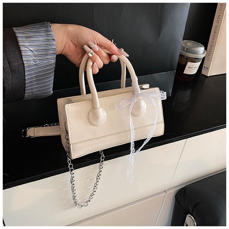 

Simple daily commuter handbag women s 2025 spring new high-end fashion versatile chain messenger bag tide білий