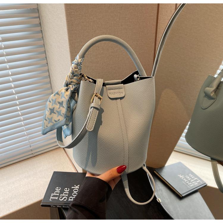 

Темпераментная сумка под мышкой Портативная сумка-ведро Модная новая сумка на плечо Повседневная однотонная сумка-мессенджер синий