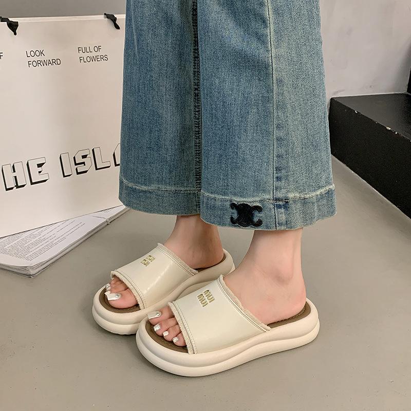 Korean Version of Thick-bottomed Cool Slippers for Women's Outer Wear 2025 Summer New Small Fashion Easy To Match One-word Beach Cool Slippers